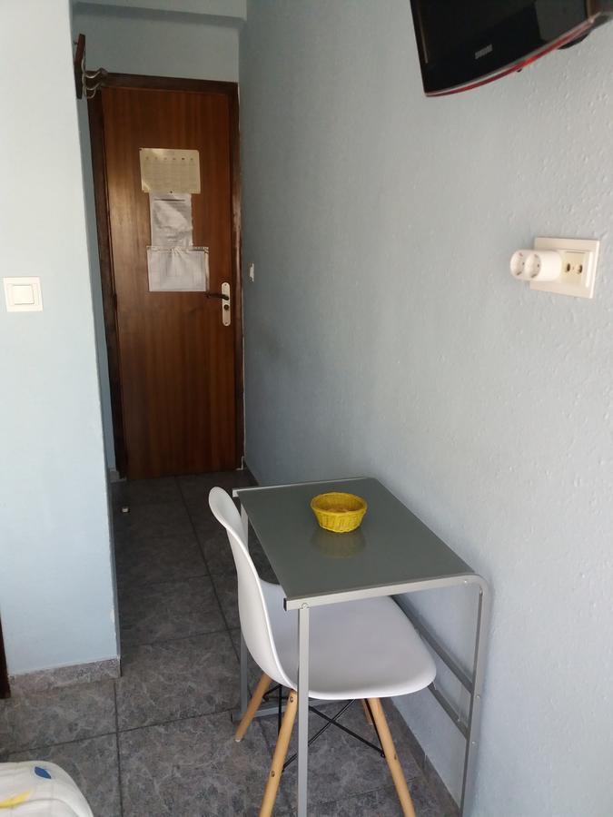 Hostal La Pilarica Paterna Exterior photo